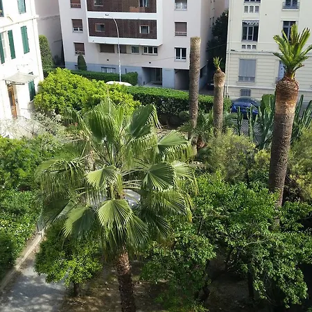 Republique Two Bedrooms דירה *
