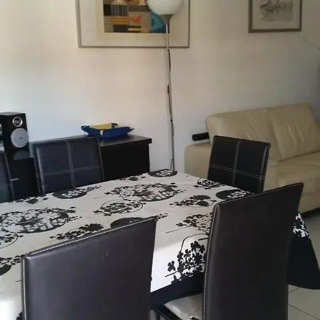 דירה Republique Two Bedrooms קאן